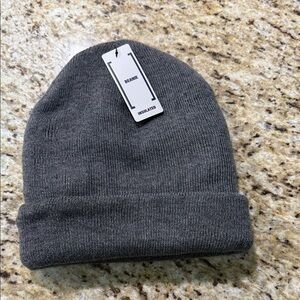 NWT Gray Warm Insulated Knit Beanie Hat Ski Cap Skull Cap OS